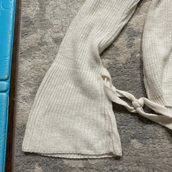 Express White Sweater Size M EUC belly Lenght Knit Bell Sleeves - Picture 7 of 8